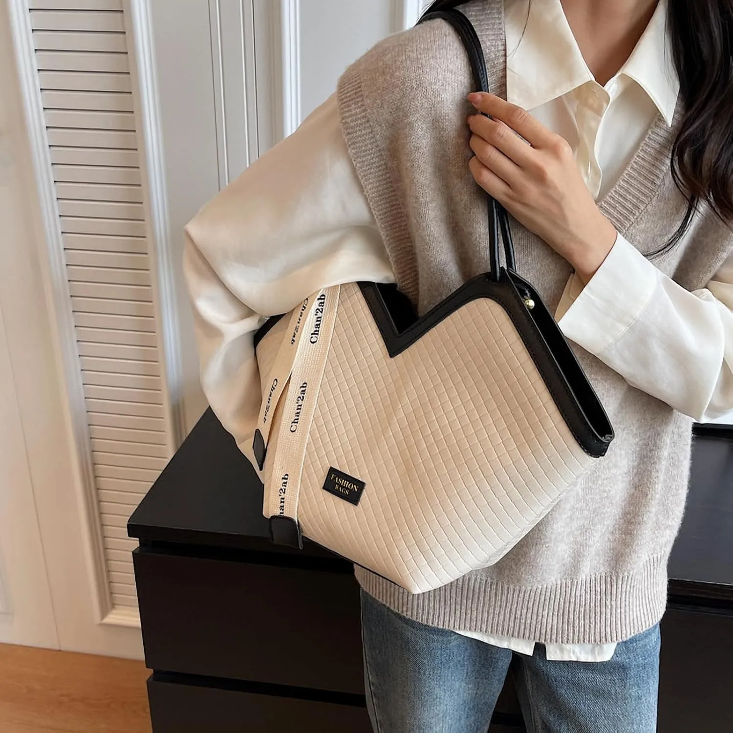 Love Heart Shape PU Artificial Leather Tote Bag for Women's Fashion Shoulder Bag and Satchel