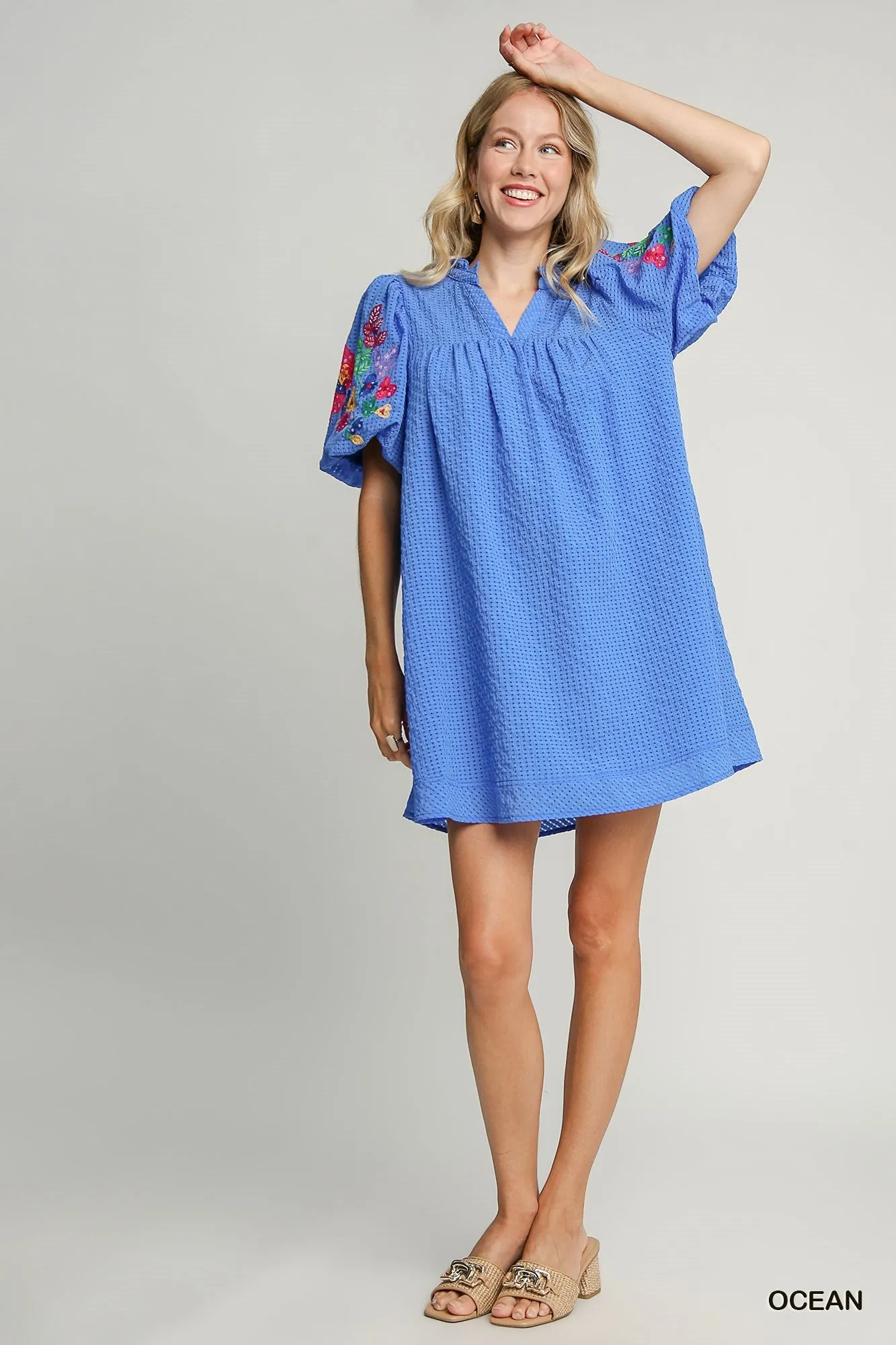 Umgee Embroidered Sleeve Seersucker Short Dress In Ocean