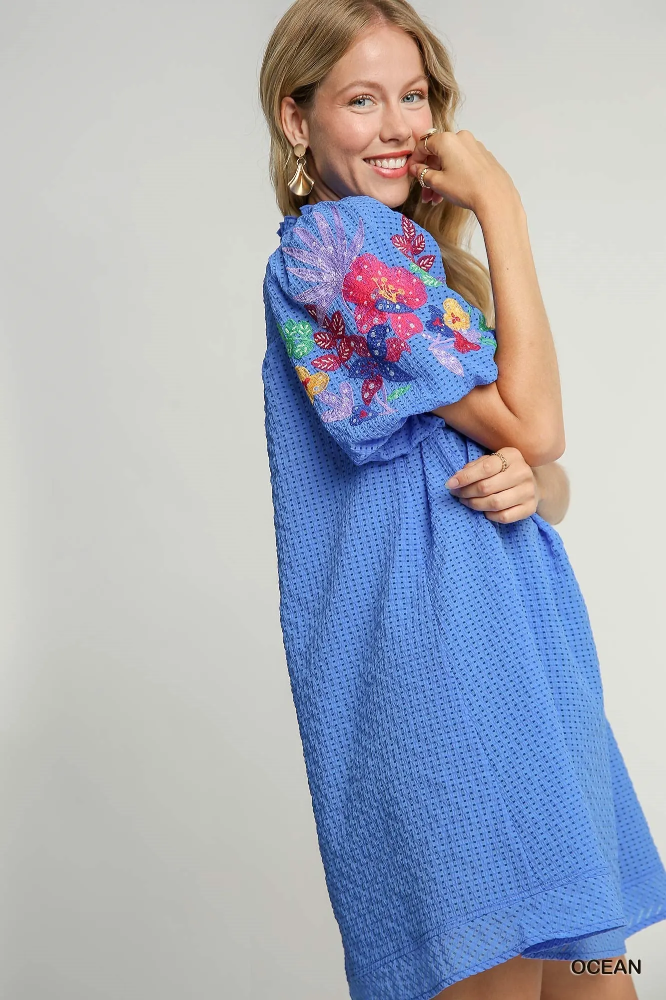 Umgee Embroidered Sleeve Seersucker Short Dress In Ocean